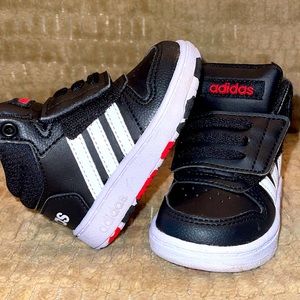 Toddler boys Adidas hightops worn once perfect condition size 4